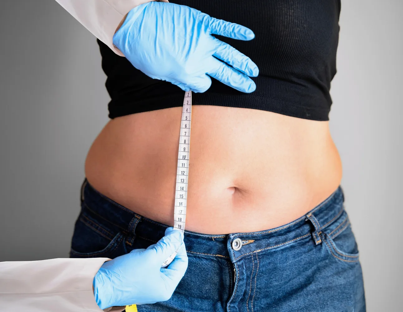 पेट की चर्बी का मस्तिष्क की उम्र बढ़ने से संबंध, जबकि मांसपेशियां दिमाग को रखती हैं युवा