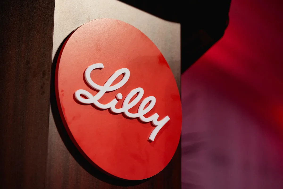 FDA aprueba Foundayo de Eli Lilly, la píldora GLP-1; acciones suben 5%