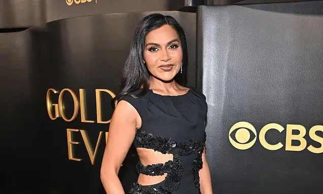 Минди Кейлинг показала потерю 40 фунтов на вечере Golden Eve