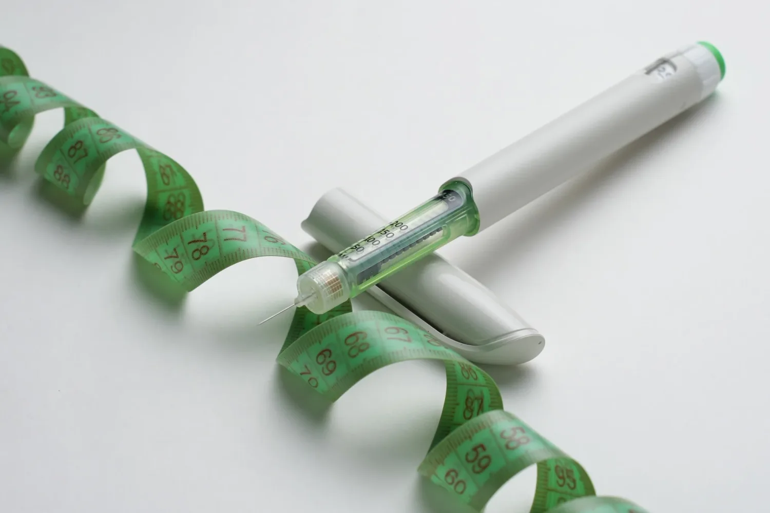 Tirzepatida vs. Semaglutida: Guia completo sobre custos e resultados de saúde